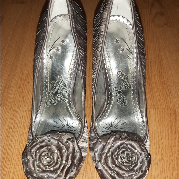 Naughty Monkey Heels 🐒 - Picture 2 of 4